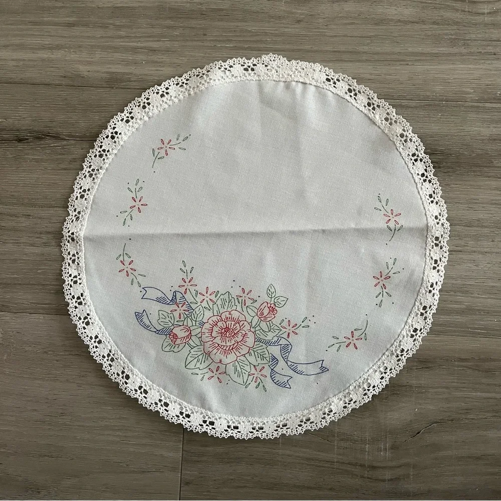 NWOT Stamped Embroidery Floral Circular Doily with Cute Edging